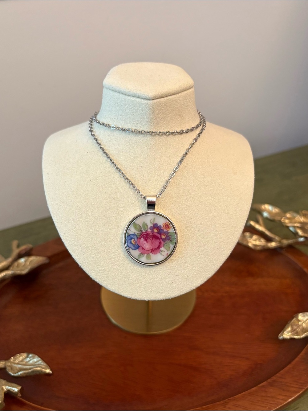 Lenox Pavlova Vintage China Necklace